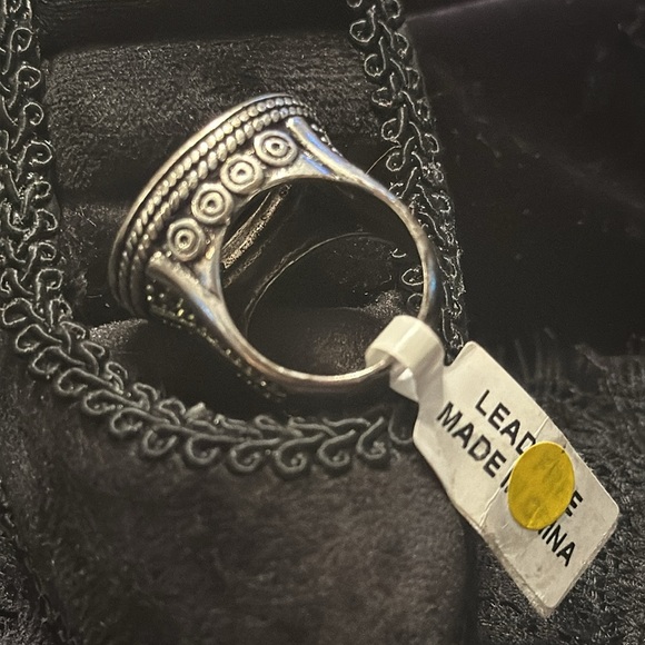 Round Black Stone Engraved Metal Fashion Ring SZ.7 - Picture 3 of 6